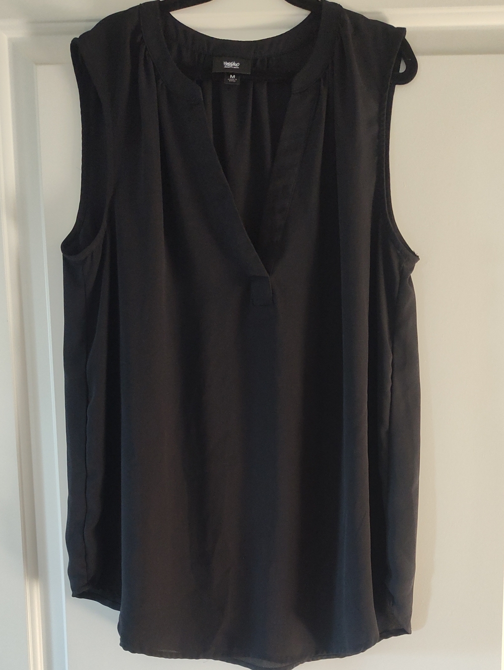 Massimo Black Sleeveless V-Neck Camisole
